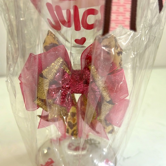 Custom viva la juicy martini glass! Never used and in perfect condition 🤍 - Picture 4 of 4
